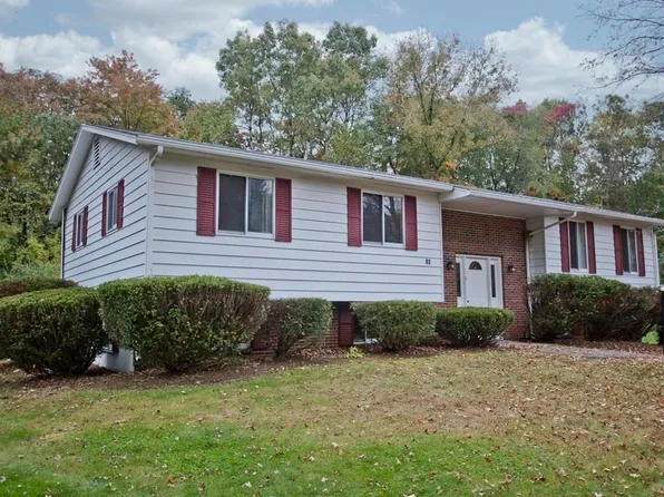 92 Grantwood Dr, Amherst, MA 01002