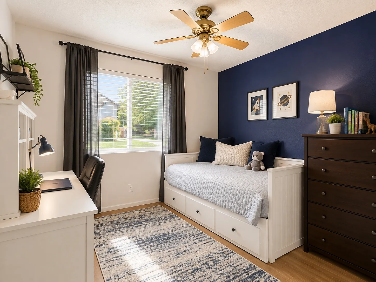 3 bed, 1150 sqft, $3,690 — Photo 4