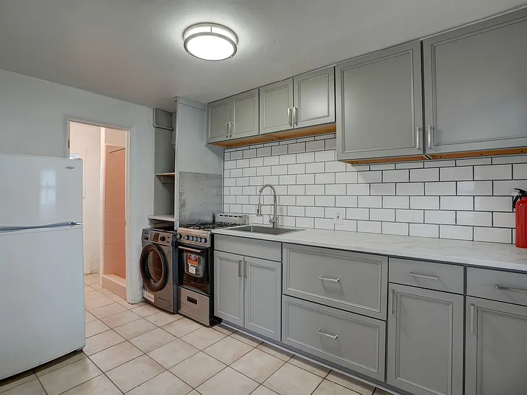 925 Ruth St — Photo 10