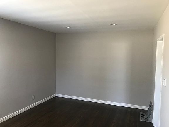 4th image of 11822 Victory Blvd