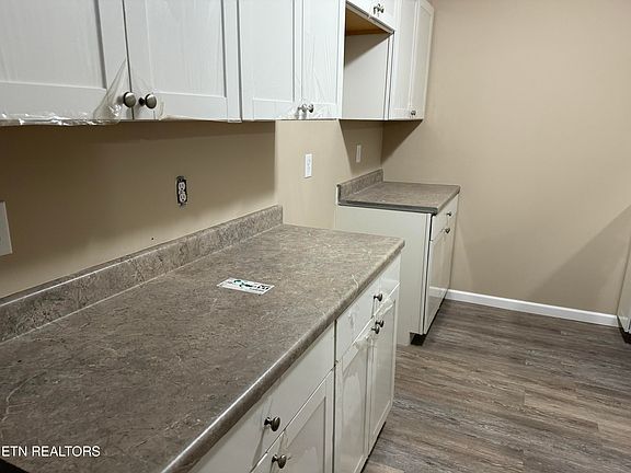 4th image of 522 College Grove Rd