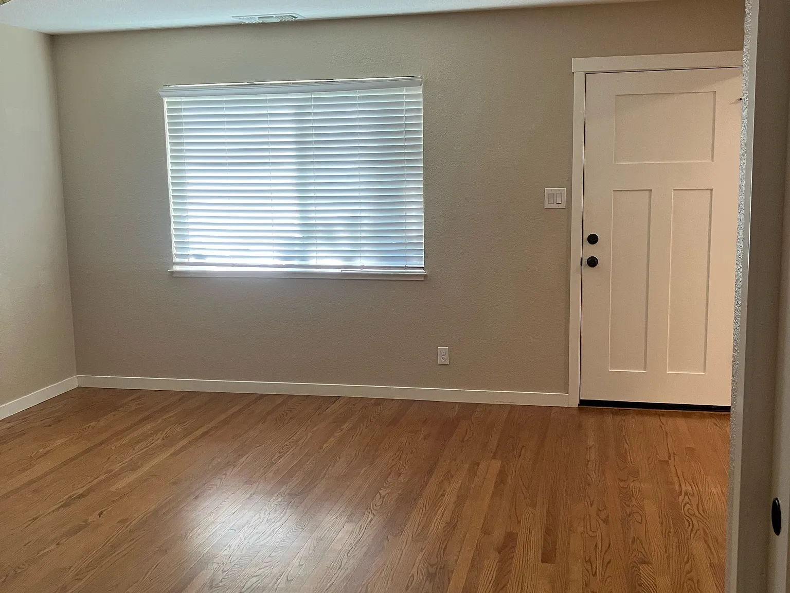 3 bed, 1100 sqft, $2,600 — Photo 2