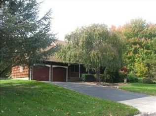 30 Buccaneer Ln, East Setauket, NY 11733