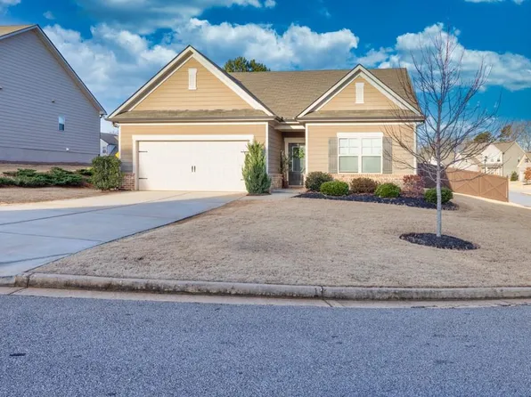 1564 Davey Cir, Hoschton, GA 30548