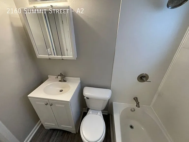 2160 Summit St #A2 — Photo 11