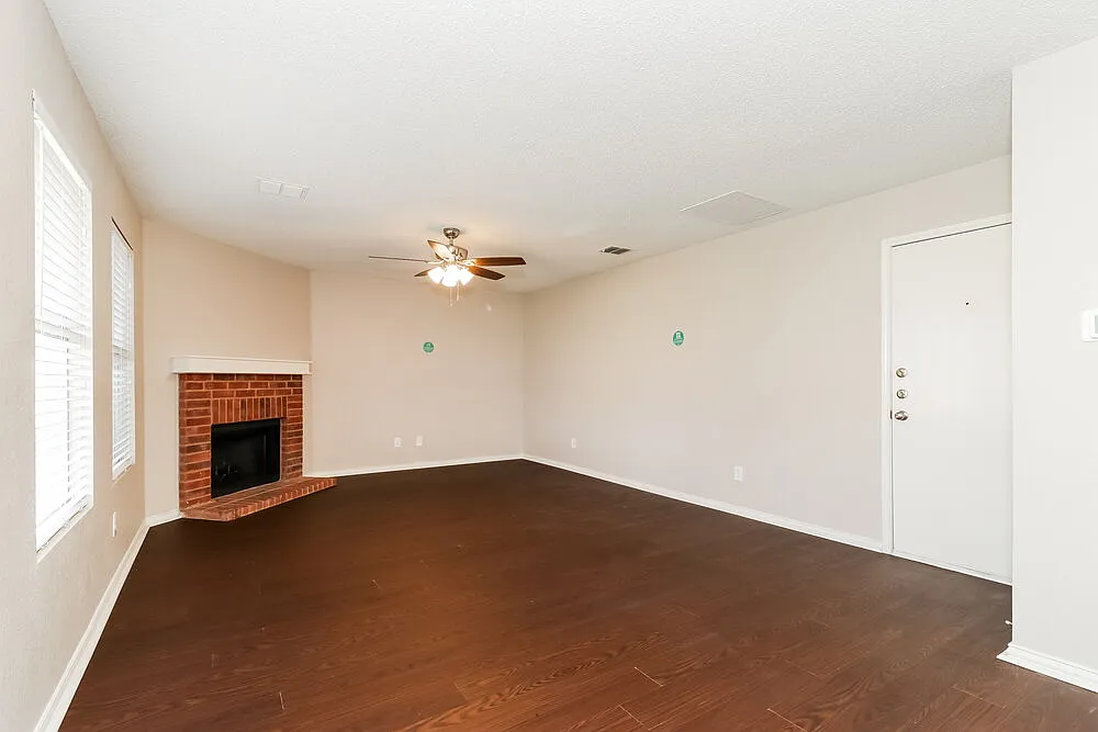 3 bed, 2.5 bath, 2294 sqft, $2,700 — Photo 4