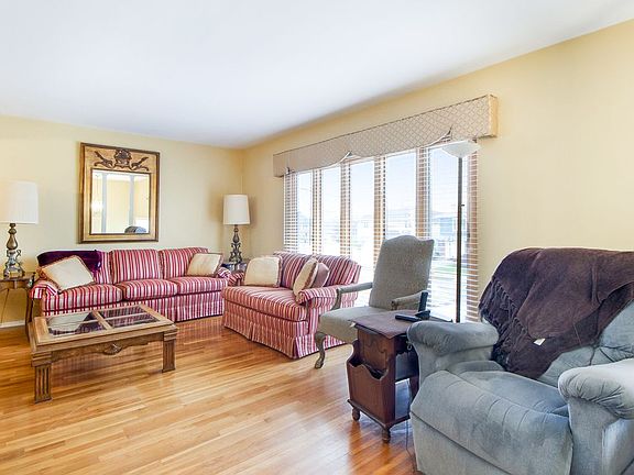 3rd image of 8816 164th Ave
