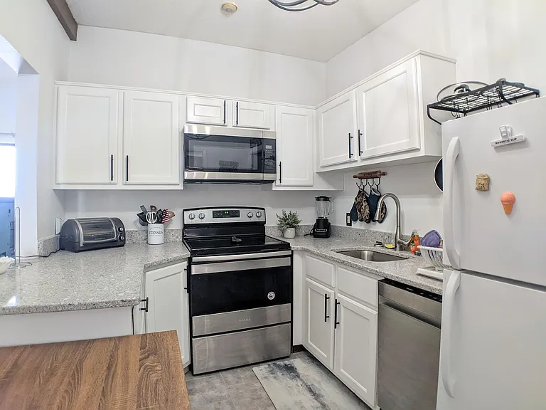 178 Treetop Cir #1033 — Photo 7
