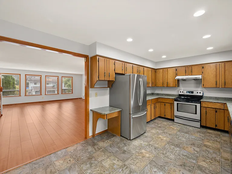 3639 Dunsmuir Way — Photo 8