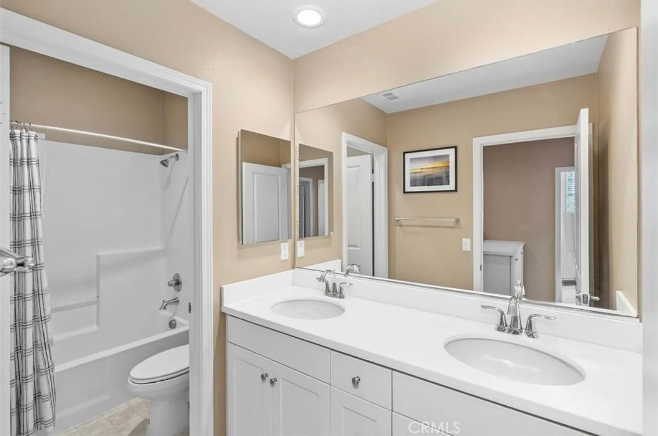 3 bed, 1807 sqft, $3,650 — Photo 2