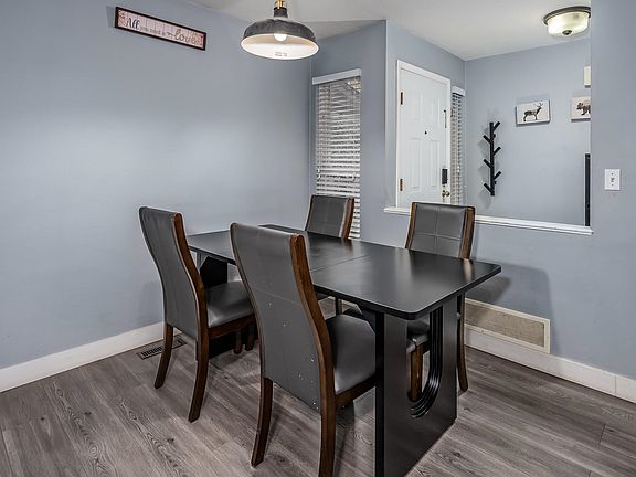 5th image of 21801 Dewdney Trunk Rd #30