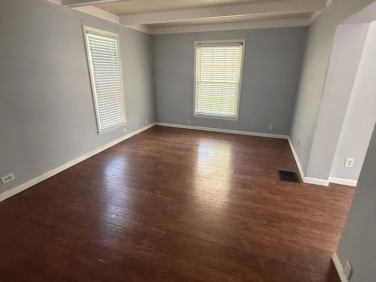 118 S Crysler Ave — Photo 2