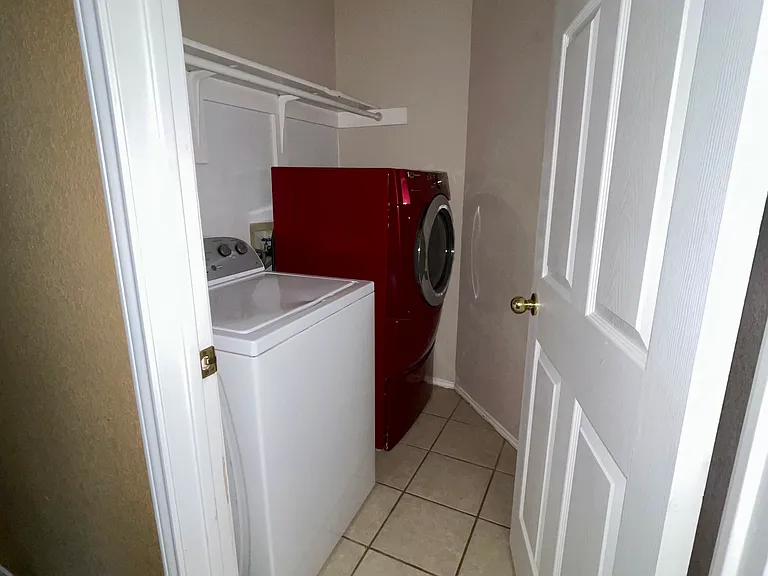 1904 Hollow Ridge Dr — Photo 18