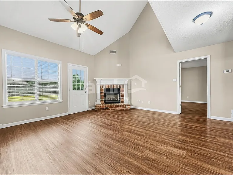 1400 Pendulum Dr N — Photo 7