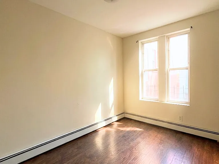 363 Amboy St #1F — Photo 8