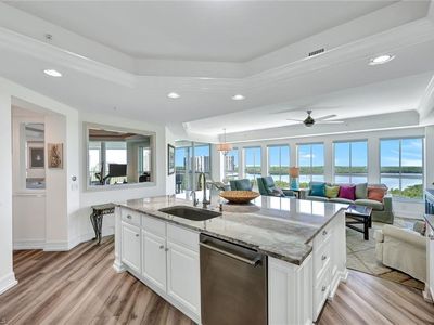 295 Grande Way APT 403, Naples, FL, 34108