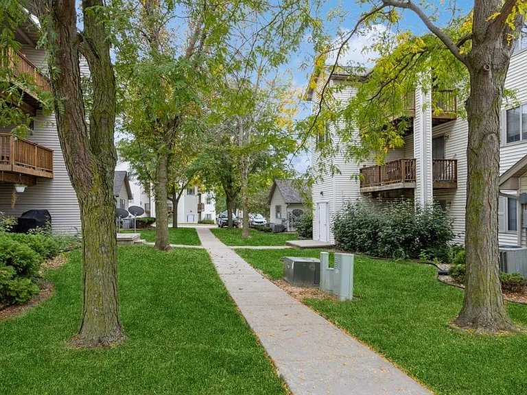 2867 Coral Ct #303 — Photo 2