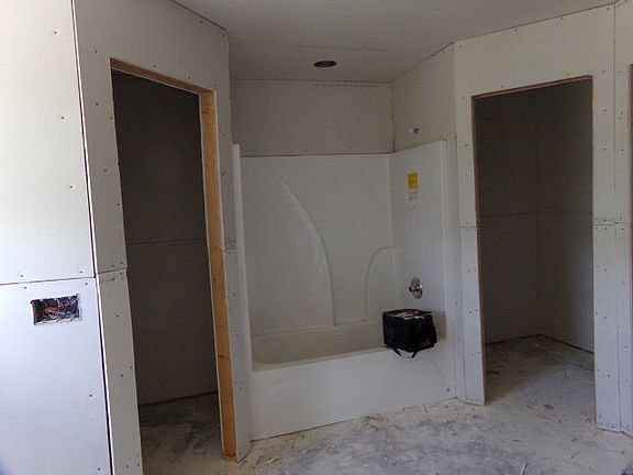 4th image of 5709 Meadow Wood Dr