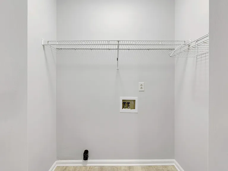 304 Hillside Ct — Photo 10