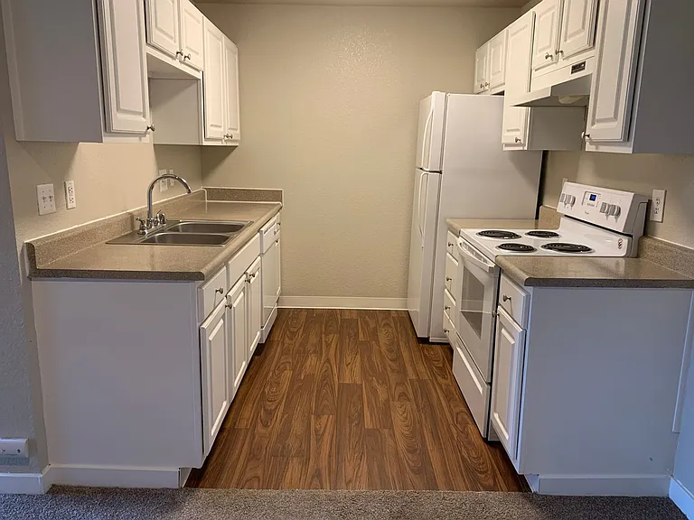 Signature Apartments — Photo 11