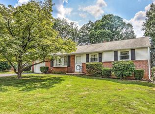 106 Bayberry Dr, Lancaster, PA 17603