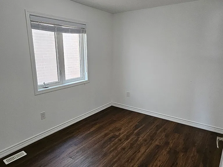 1206 Duignan Cres #UPPER — Photo 20