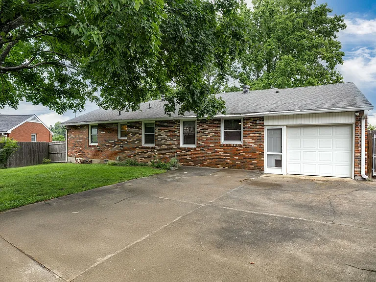 844 Rose Park Dr — Photo 26