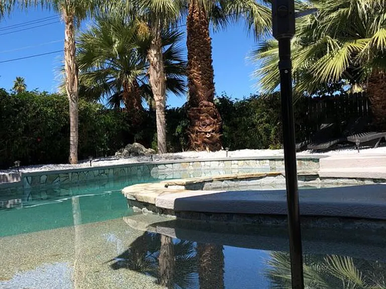 Primrose Dr — Photo 2