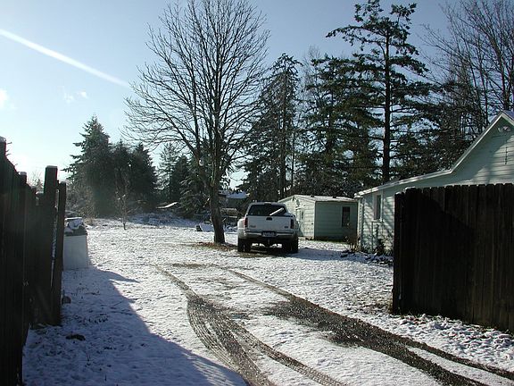 Double Gate Driveway Entrance