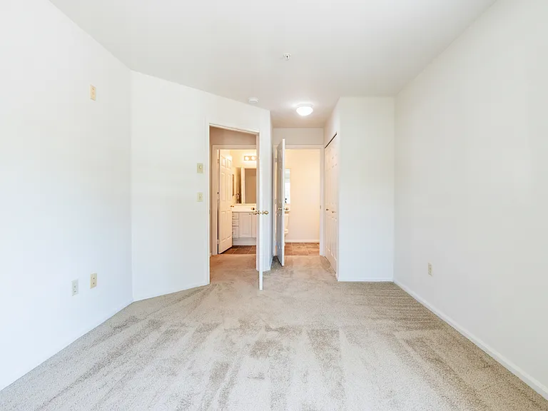 Bellevue Heights Apartments — Photo 15