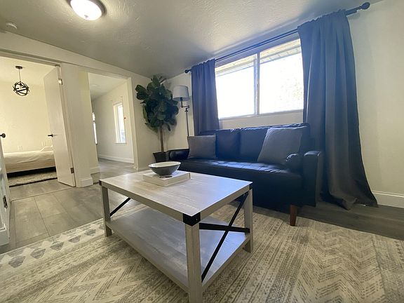 Living room: lots of natural light