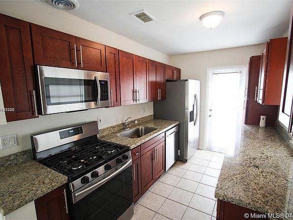 5th image of 332 189th St