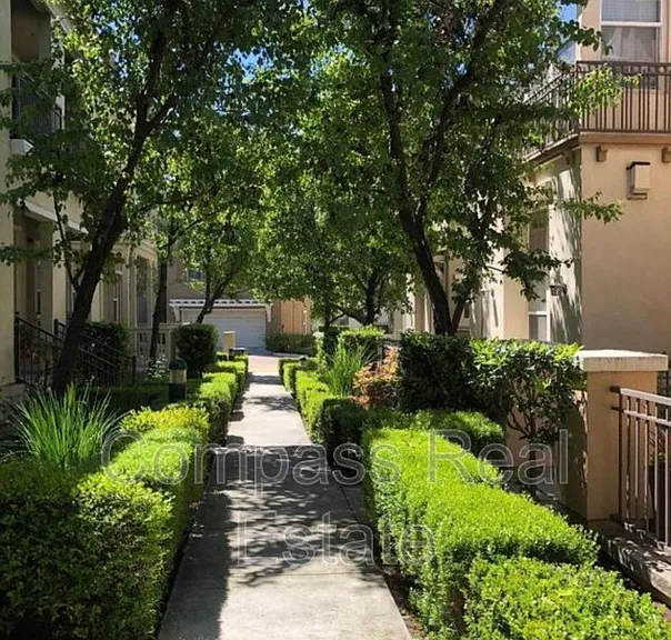 2258 Golden Crest Cmns — Photo 14