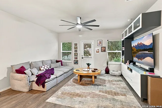 5 bed, 3.5 bath, 2745 sqft, $2,800 — Photo 4