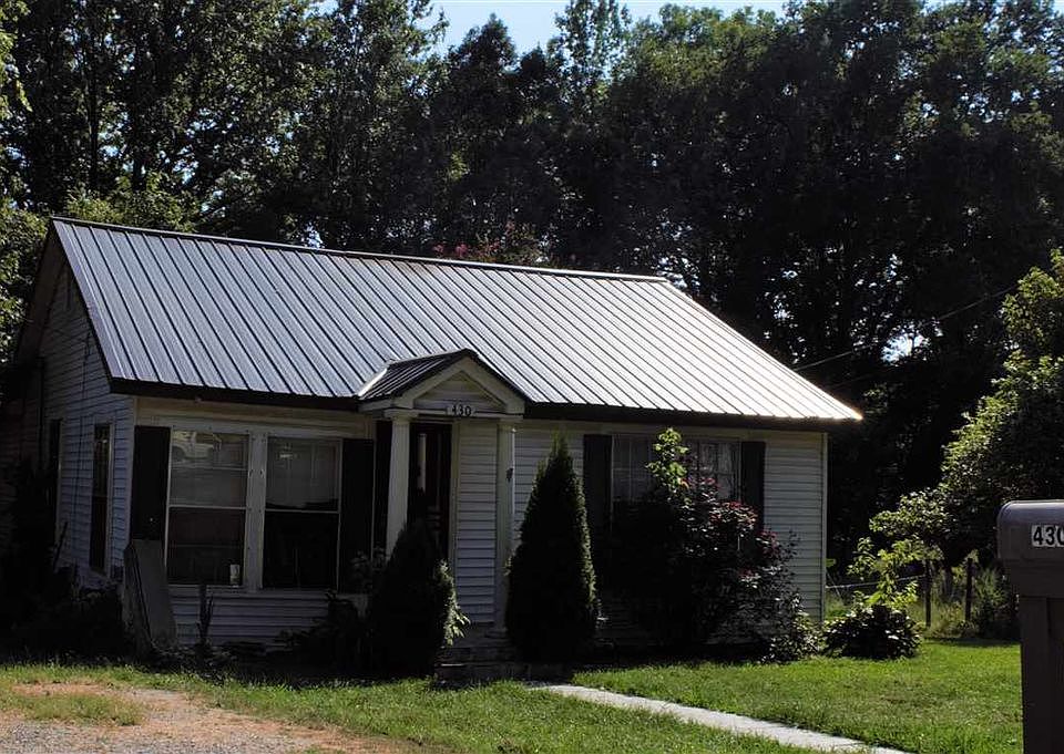 1st image of 430 Hyde Park Cir