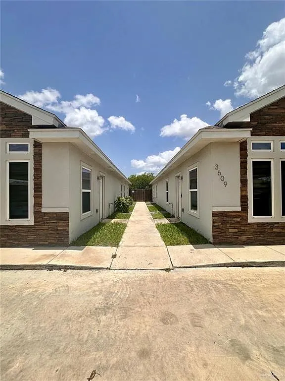 2 bed, 2.0 bath, 3906 sqft, $980 — Photo 1