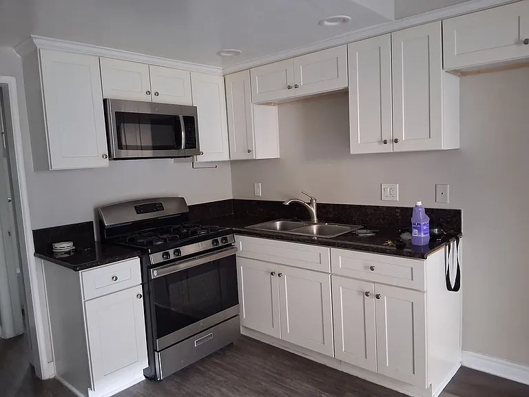 Renovated 2 Bedroom 1 Bathroom — Photo 13