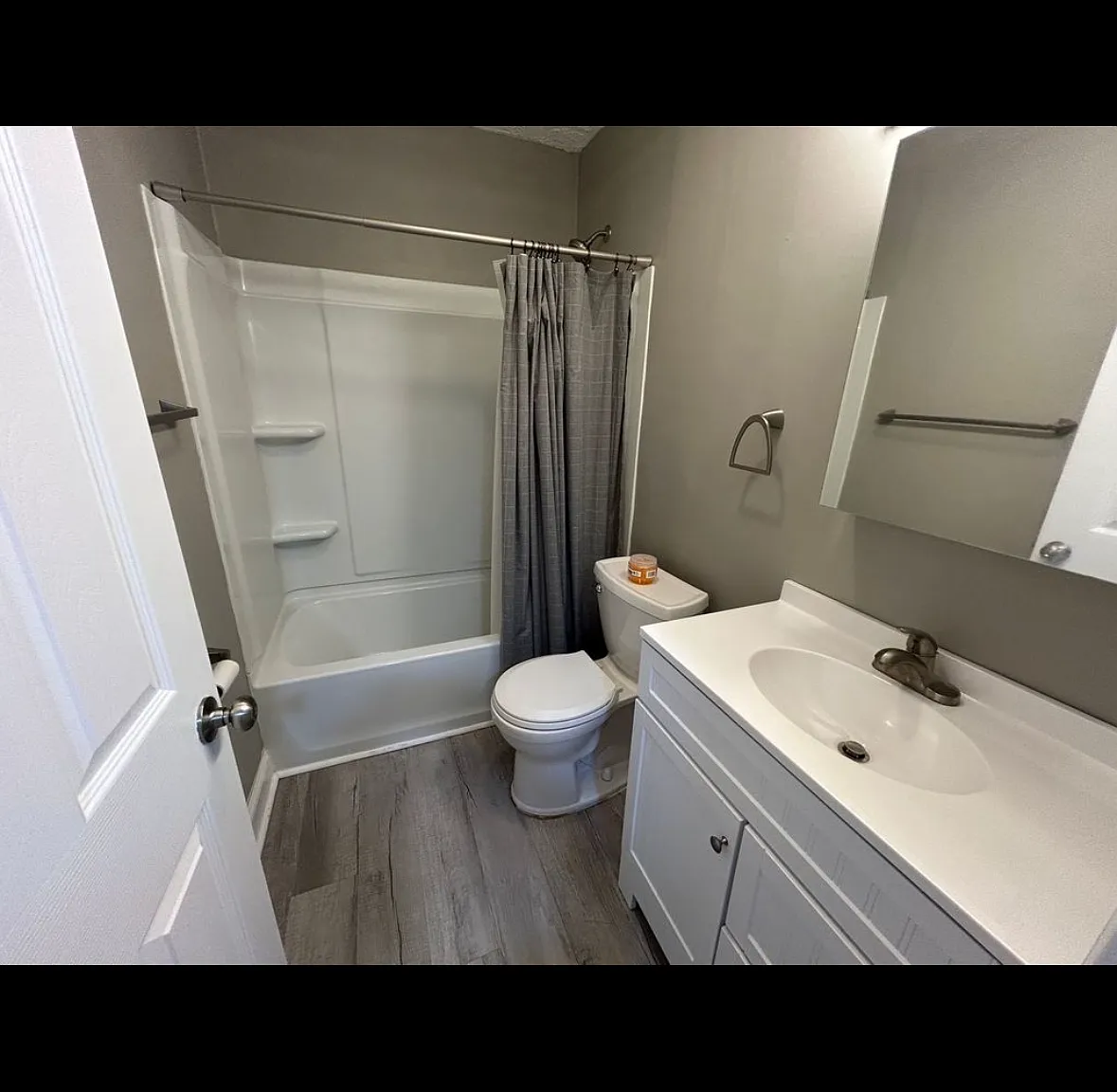 3 bed, 986 sqft, $1,400 — Photo 3