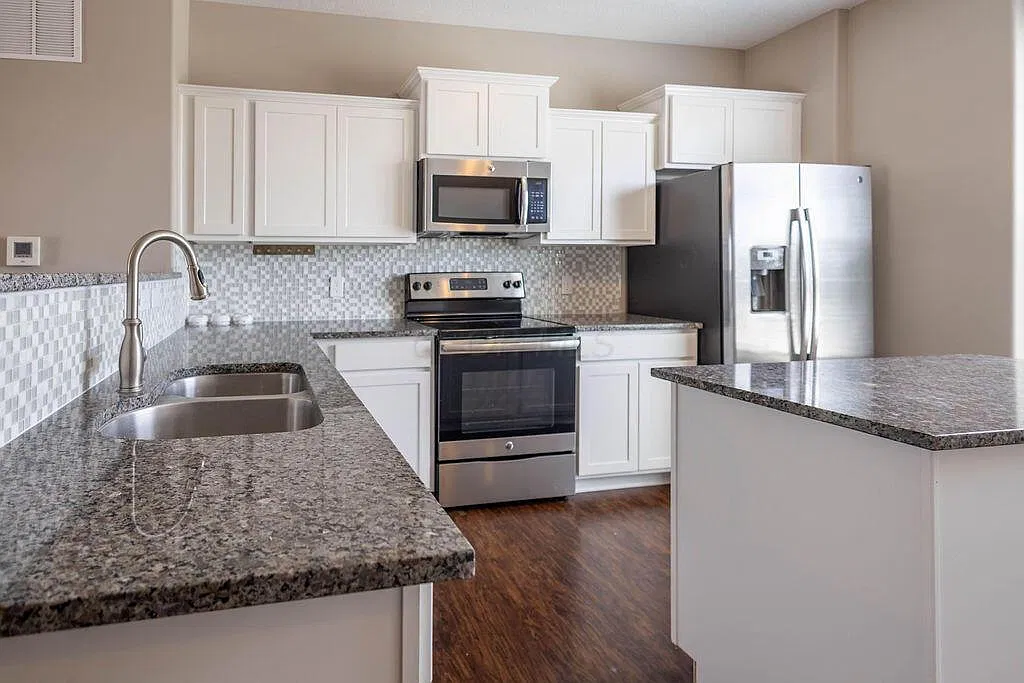 2 bed, 2.5 bath, 1463 sqft, $1,900 — Photo 1