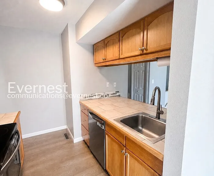 935 Saturn Dr #106 — Photo 8