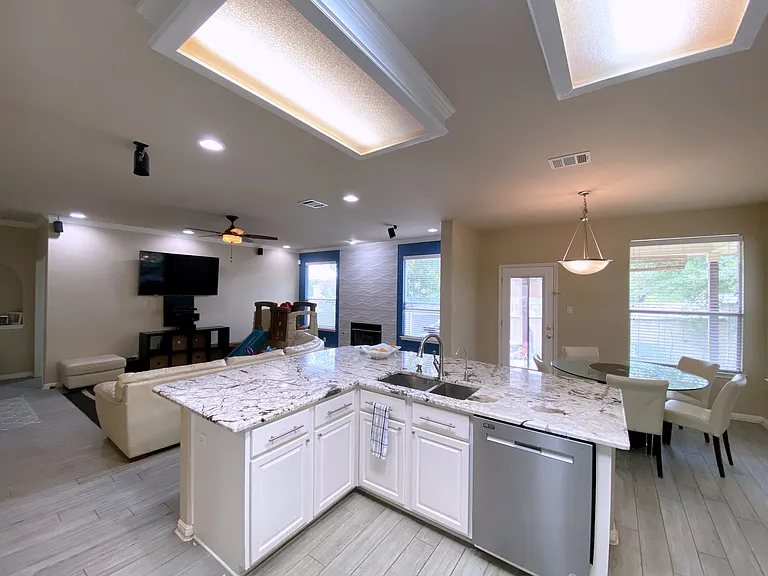 22215 Lavaca Crk — Photo 4