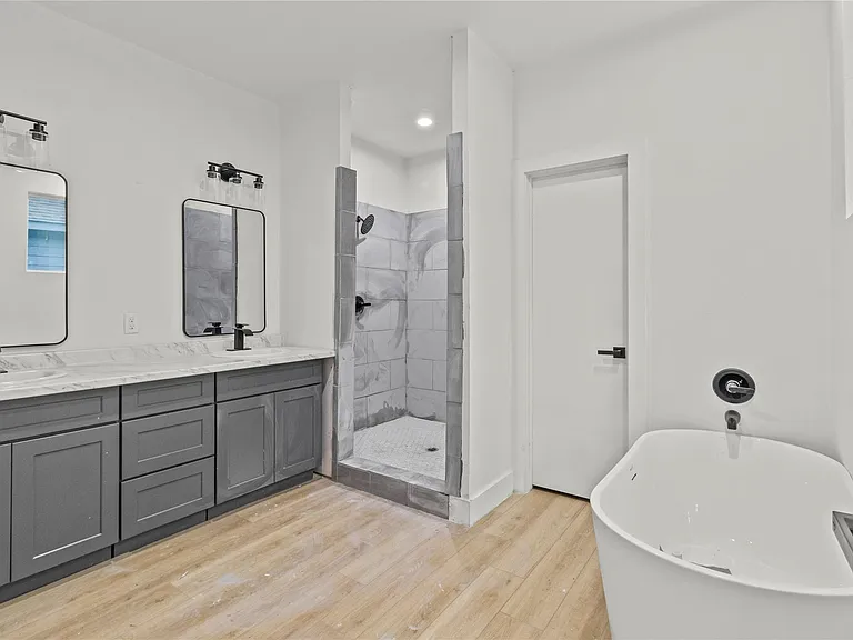 8127 Hoffman St — Photo 14