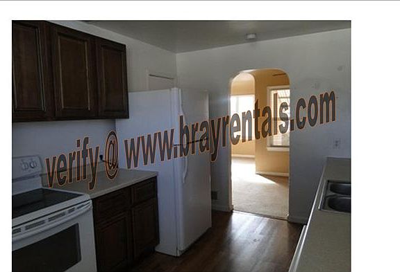 1820 Bunting Ave kitchen watermarked