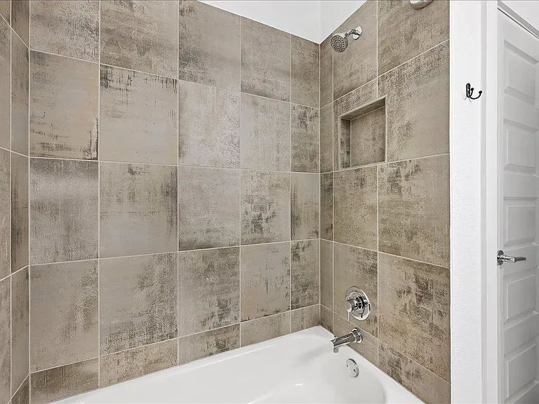 8922 Menchaca Rd #102 — Photo 31