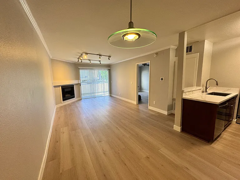 5545 Canoga Ave #103 — Photo 9