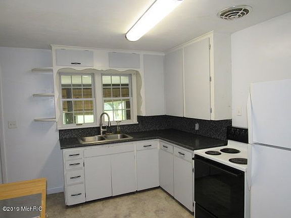 3rd image of 43 Taylor Ave