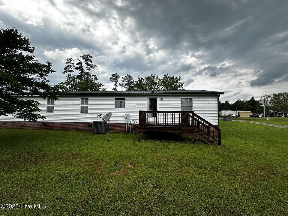 2nd image of 1039 Cherrytree Road NE
