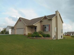 5475 Whistling Hawk Dr, Machesney Park, IL 61115