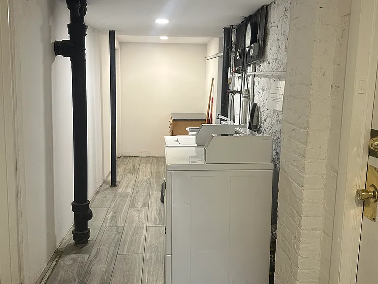 52 Lincoln Ave #1B — Photo 15