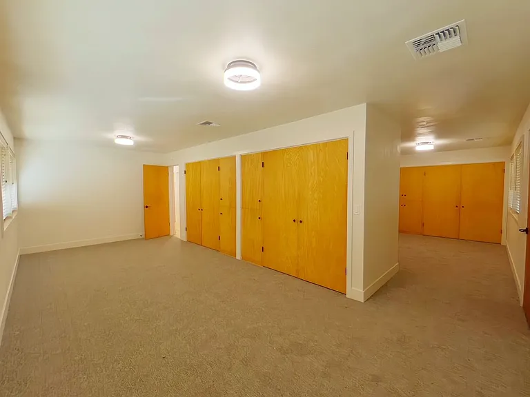 3240 S Louis Ln — Photo 15